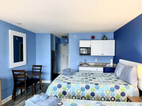 *OCEANVIEW & NEW* Queen Beds*Pools Galore*Cool Retro Vibe*M21